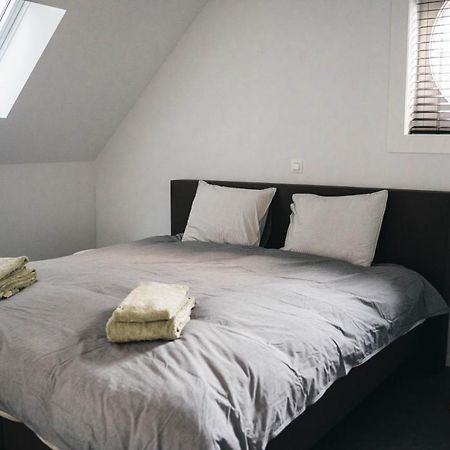 Gezellige Loft Met Twee Slaapkamers Ieper Exteriör bild